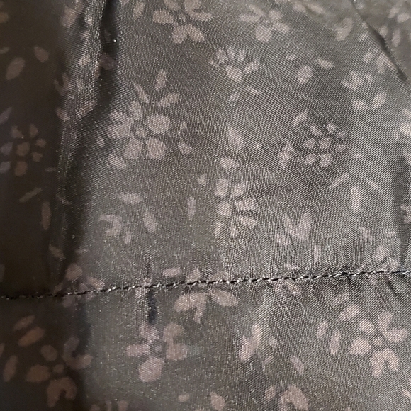LOFT AnnTaylor. SZ XL PUFFER VEST FLORAL. BLACK. VEST. - Picture 3 of 5